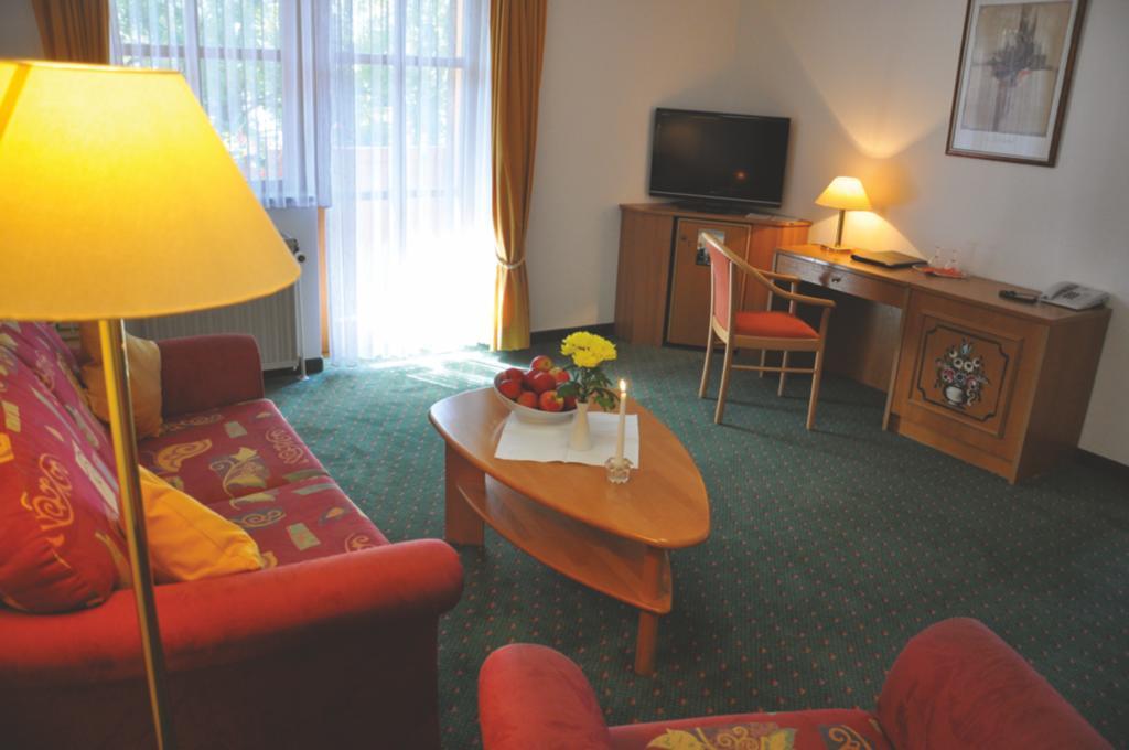 Hotel Toelzer Hof บัดเทิลซ์ ภายนอก รูปภาพ